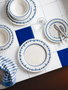Hermia Blue Orbit Bonsai Juego de Cena de 24 Piezas en Blanco y Azul